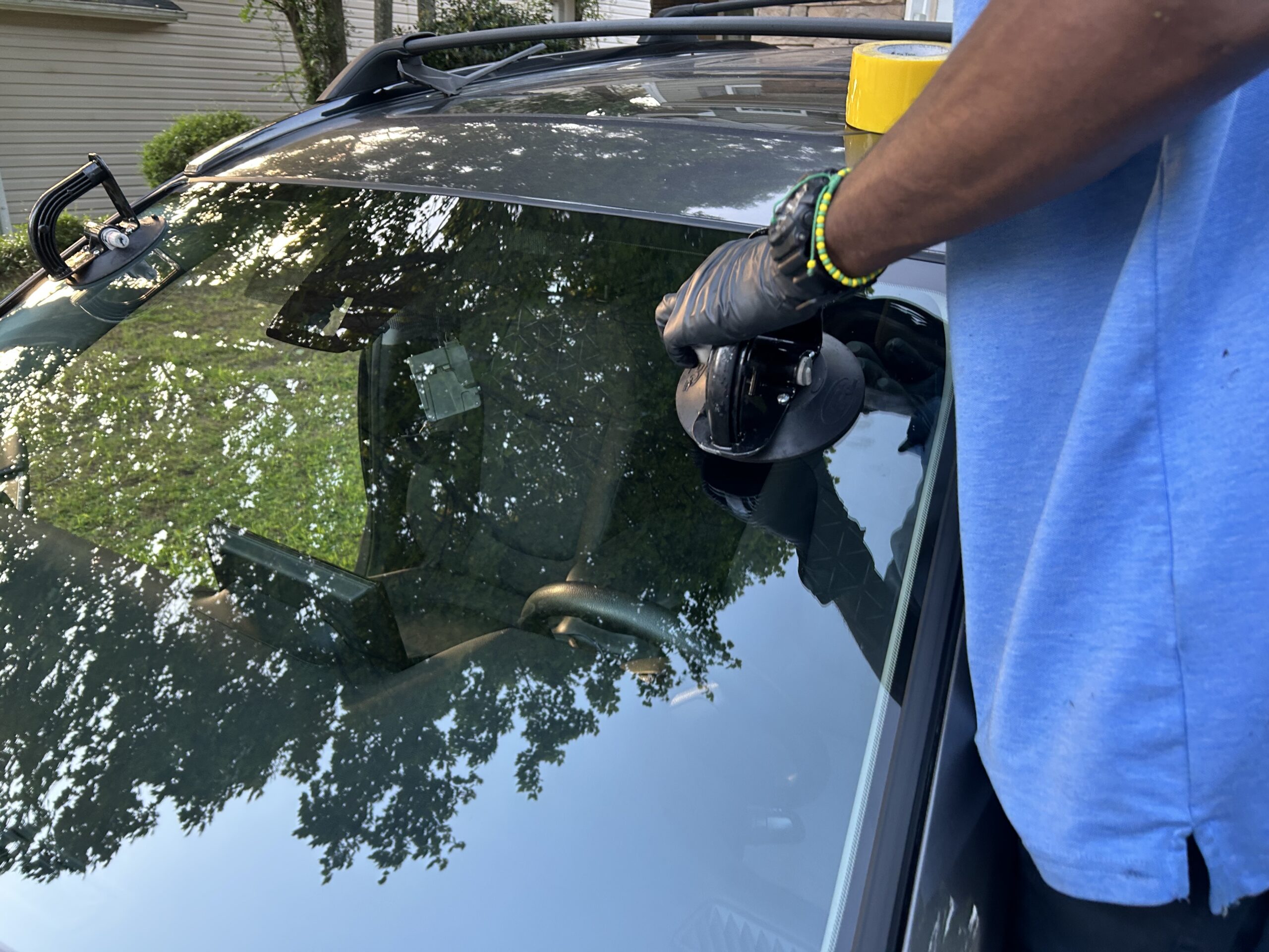 Toyota RAV4 Before Windshield Replacement by Juste's Glass